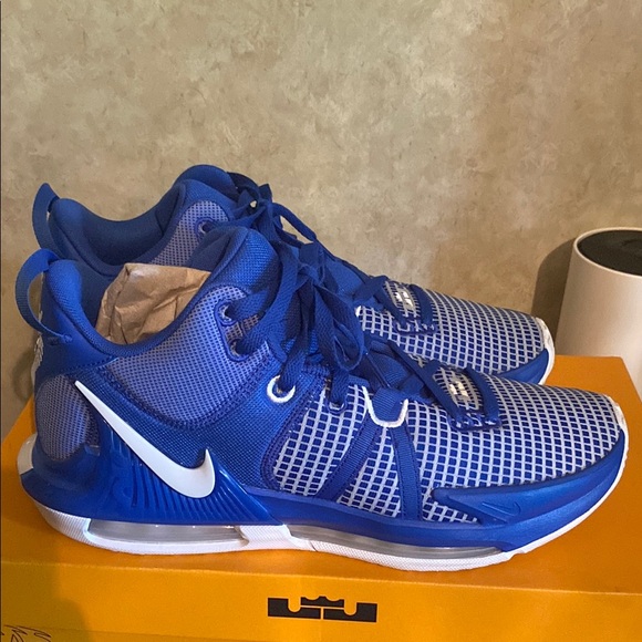 LeBron Witness VII TB
Color: Game Royal/White-Game Royal - Picture 3 of 12